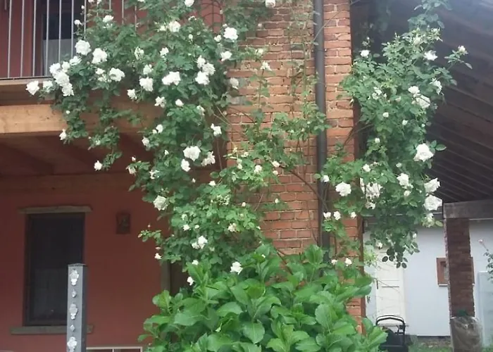 Casa Del Sole, Di Monate 別荘