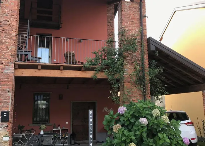 Casa Del Sole, Di Monate 別荘